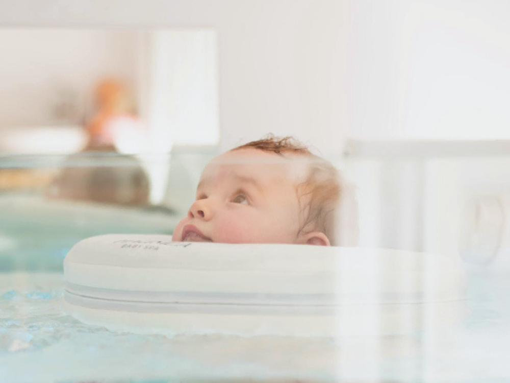 L'eau chaude et les jeux du Kids Spa