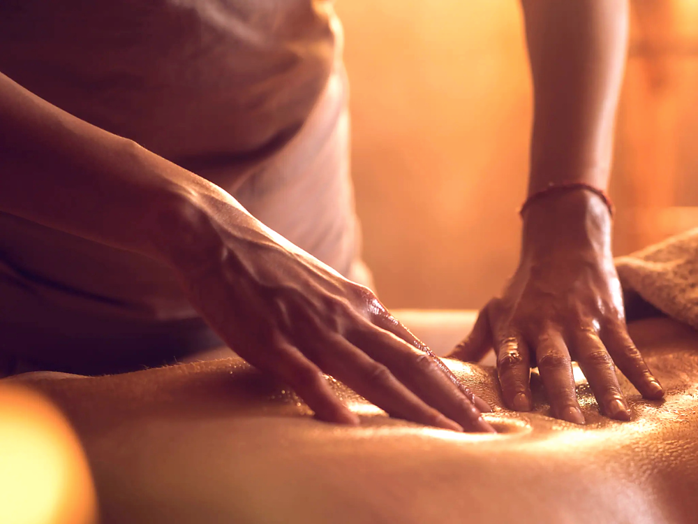 Le massage maman-bébé en peau à peau chez Hauméa
