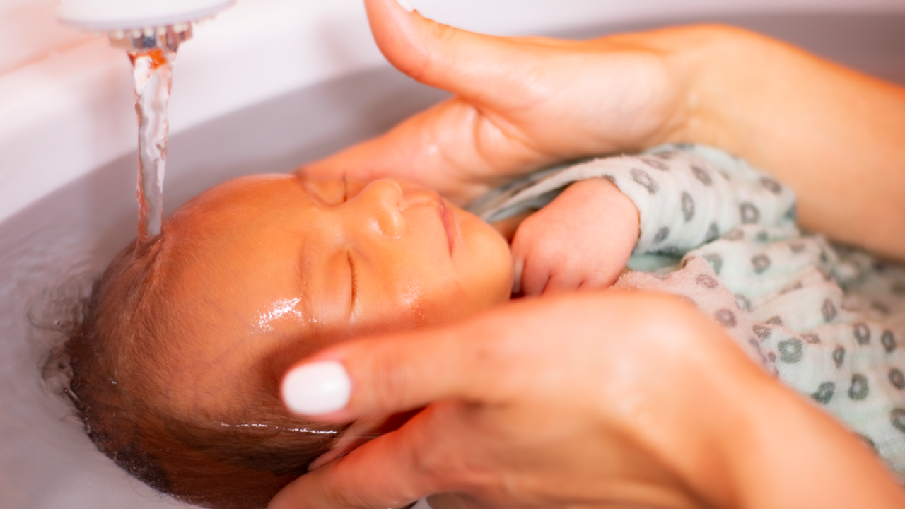 La séance de Bain Enveloppé en vidéo — Hauméa Baby Spa
