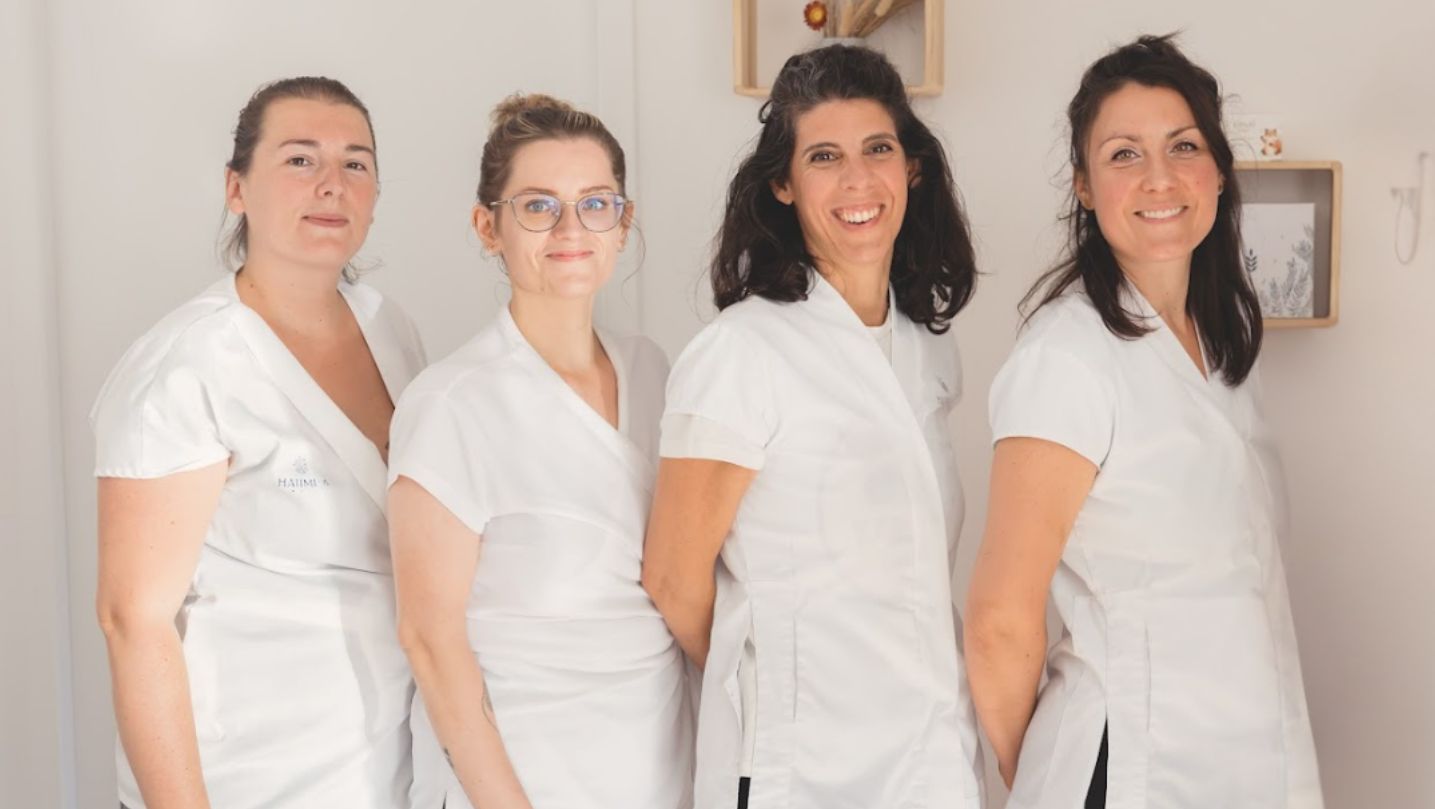 L'équipe de l'institut Hauméa de Pontault-Combault, quatre praticiennes en tenue blanche