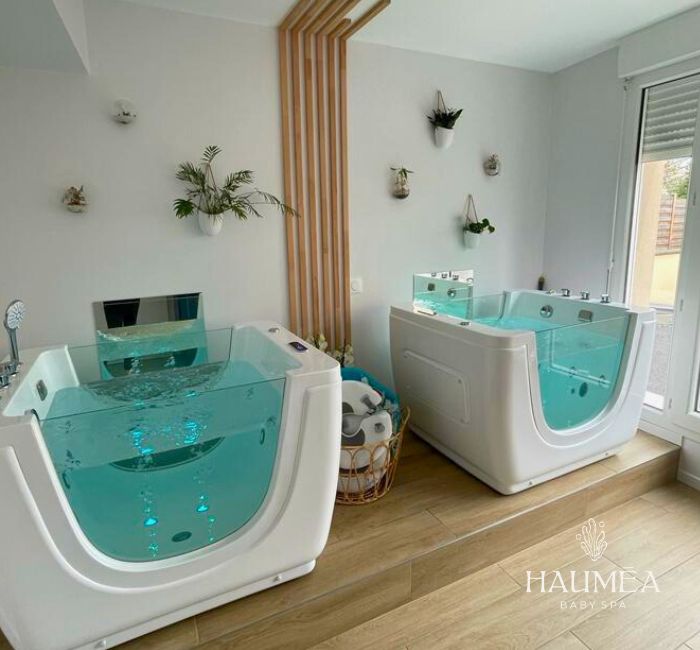 La salle de baby spa de l'institut Hauméa de Pontault-Combault, deux baignoires d'hydrothérapie